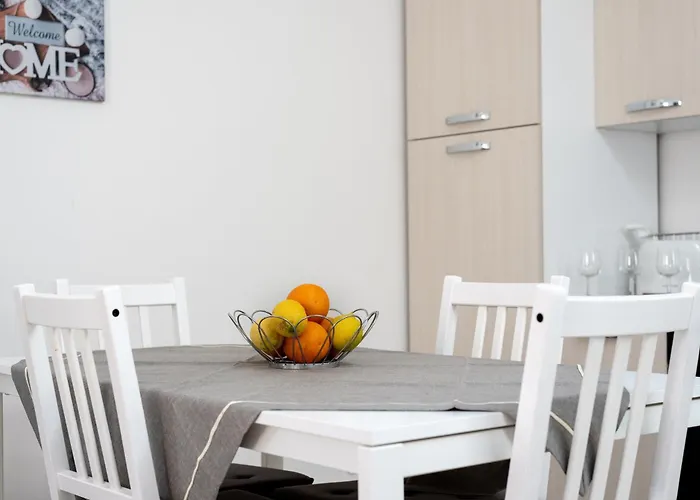 Lumar Sicilia - Quaroni Lejlighed