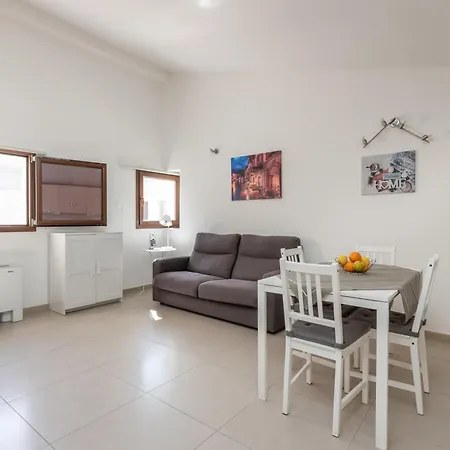 Lumar Sicilia - Quaroni 아파트 *