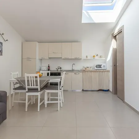 Lumar Sicilia - Quaroni 아파트 *